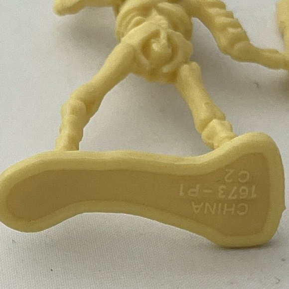 Lot Of Five Mini Plastic Battling Skeleton Pirate Figures Toysmith - Picture 10 of 14